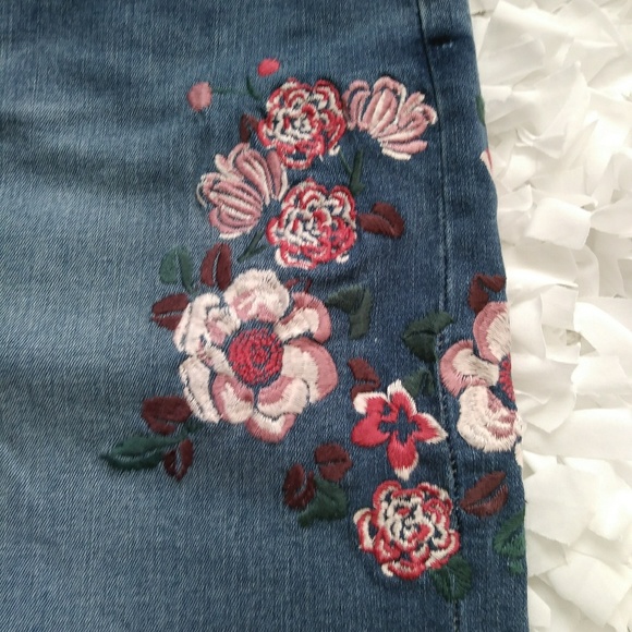 Seven 7 embroidered fashion skirt - Picture 4 of 6